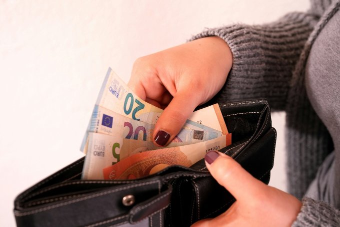 Kiedy chwilówka na spłatę innych długów ma ekonomiczny sens?
